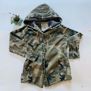 🌿CYBER SALE🌿L.A HEARTS CAMO SHIRT